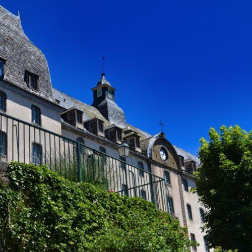 Logis Hotel Ancien Grand Seminaire Saint-Flour  Luaran gambar