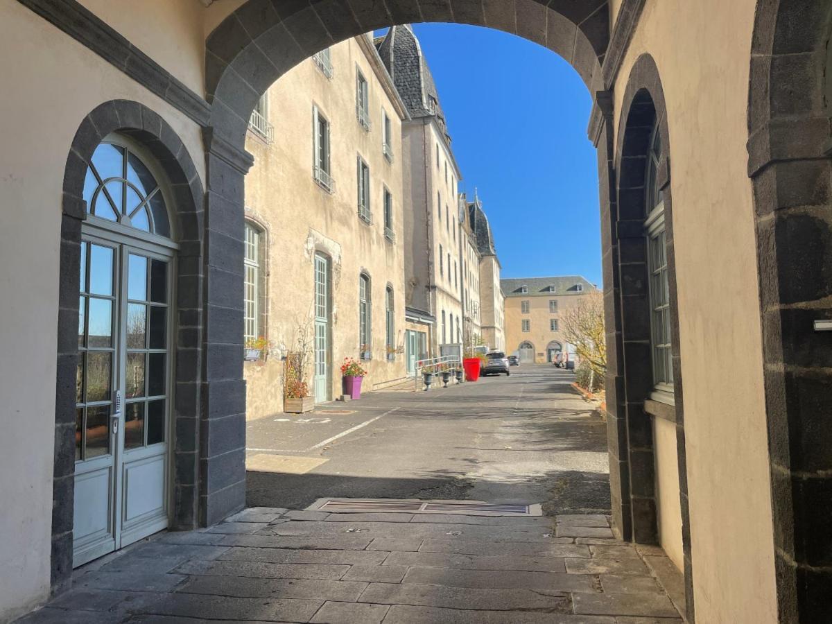 Logis Hotel Ancien Grand Seminaire Saint-Flour  Luaran gambar