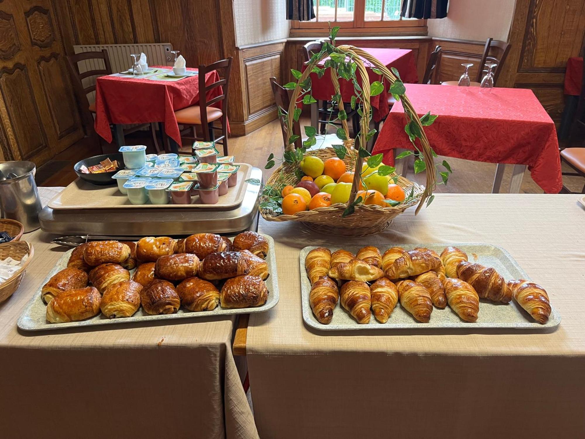 Logis Hotel Ancien Grand Seminaire Saint-Flour  Luaran gambar
